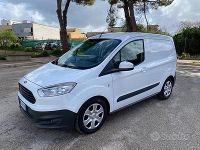 Usata Ford Tourneo Courier 75 CV (55 kW) 2015 Bianco Monovolume
