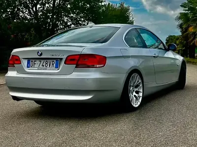 Usata BMW 325 Sport Line 218 CV (160 kW) 2007 Grigio Coupé