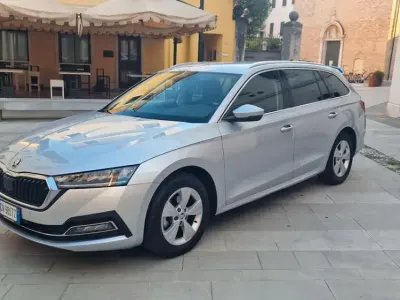 Usata Skoda Octavia Executive 150 CV (110 kW) 2023 Argento Station wagon