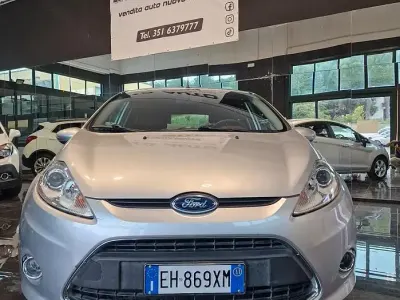 Usata Ford Fiesta 97 CV (71 kW) 2011 Grigio Berlina