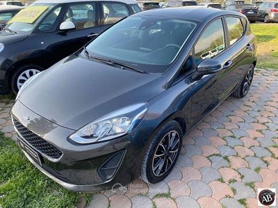 Usata Ford Fiesta 71 CV (52 kW) 2017 Grigio Berlina