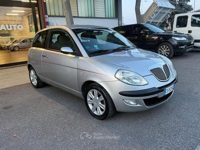 Usata Lancia Ypsilon 60 CV (44 kW) 2005 Argento Utilitaria