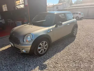 Usata Mini Cooper D 109 CV (80 kW) 2009 Giallo Utilitaria