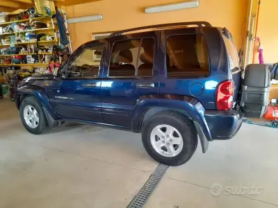 Usata Jeep Cherokee 163 CV (119 kW) 2004 SUV