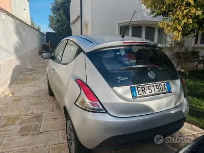Usata Lancia Ypsilon 80 CV (58 kW) 2013 Grigio Utilitaria