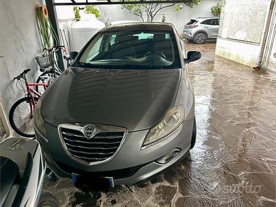 Usata Lancia Delta 120 CV (88 kW) 2012 Grigio Utilitaria