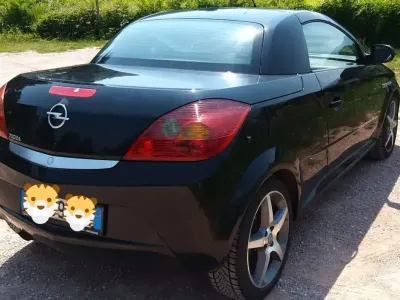 Usata Opel Tigra Sport 90 CV (66 kW) 2008 Nero Cabrio