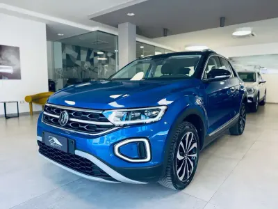 Usata VW T-Roc Style 116 CV (85 kW) 2023 Blu/azzurro SUV