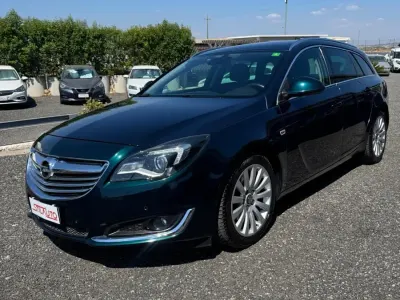 Usata Opel Insignia Cosmo 140 CV (102 kW) 2014 Verde Station wagon