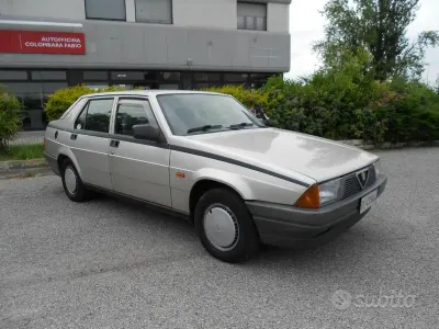 Usata Alfa Romeo 75 110 CV (80 kW) 1988 Grigio Berlina