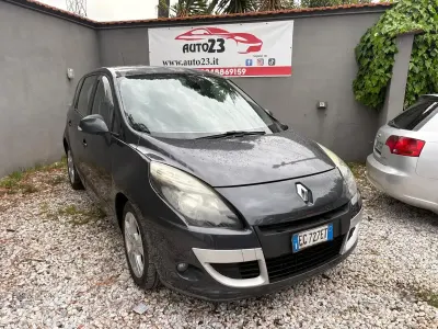 Käytetty Renault Scenic E-Tech Luxe 110 HP (80 kW) 2010 Musta Tila-auto