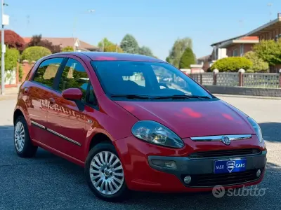 Usata Fiat Grande Punto 77 CV (56 kW) 2011 Rosso Utilitaria