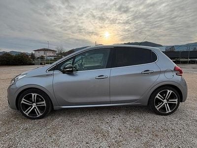 Grigio Usata 2019 Peugeot 208 GT-line Utilitaria | 12.900 € (Buon prezzo)