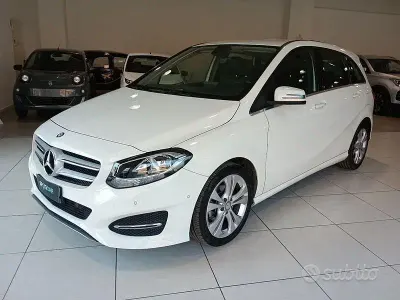 Usata Mercedes B180 109 CV (80 kW) 2015 Bianco Utilitaria