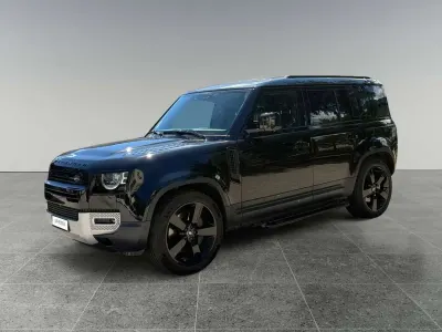 Usata Land Rover Defender SE 200 CV (147 kW) 2023 Santorini black SUV