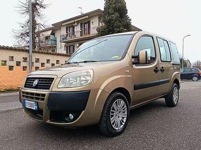 Käytetty Fiat Doblò 105 HP (77 kW) 2006 Kulta Tila-auto