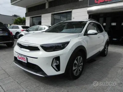 Usata Kia Stonic Style 84 CV (61 kW) 2024 Bianco SUV