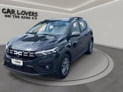 Usata Dacia Sandero Comfort 101 CV (74 kW) 2023 Kna grigio cometa met Utilitaria