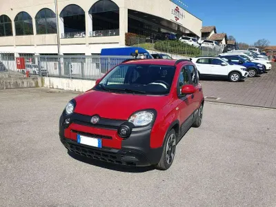 Nuova Fiat Panda Cross Cross 65 CV (47 kW) 2025 Rosso Utilitaria