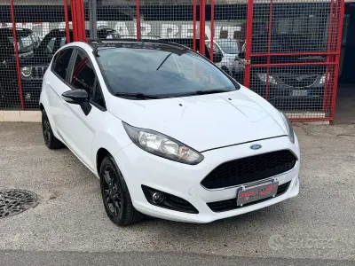 Usata Ford Fiesta 80 CV (58 kW) 2016 Bianco Utilitaria
