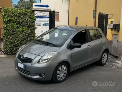 Usata Toyota Yaris 87 CV (63 kW) 2008 Grigio Utilitaria