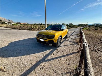 Usado Jeep Avenger 101 HP (74 kW) 2023 Amarelo SUV