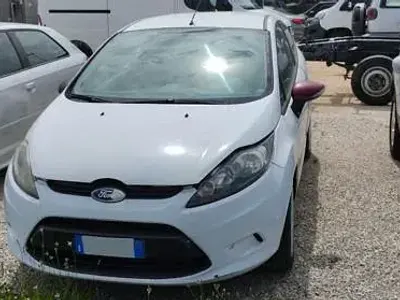 Usata Ford Fiesta 67 CV (49 kW) 2009 Bianco Furgone