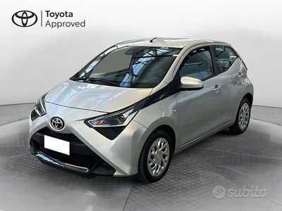 Usata Toyota Aygo Connect Style 72 CV (52 kW) 2020 Grigio Utilitaria