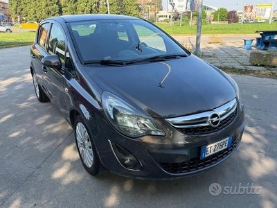 Usata Opel Corsa 85 CV (62 kW) 2013 Grigio Utilitaria