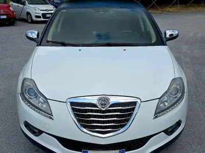 Usata Lancia Delta 120 CV (88 kW) 2013 Bianco Utilitaria