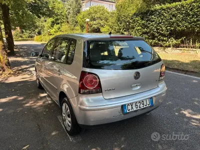 Usata VW Polo Comfortline 75 CV (55 kW) 2005 Grigio Utilitaria