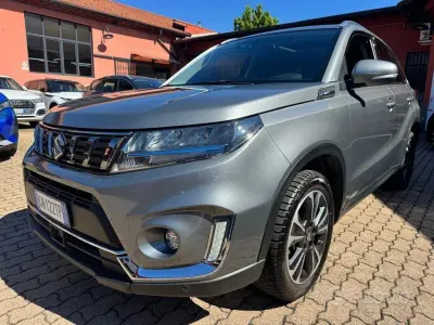 Second-hand Suzuki Vitara 102 CP (75 kW) 2023 Gri SUV