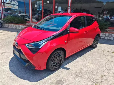 Usata Toyota Aygo 72 CV (52 kW) 2019 Rosso Utilitaria
