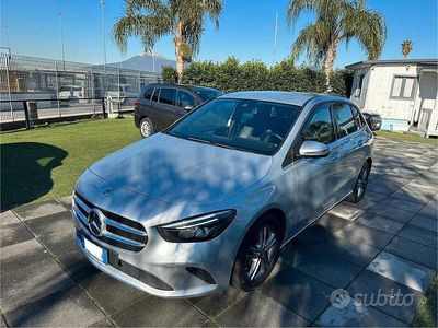 Usata Mercedes B180 116 CV (85 kW) 2019 Grigio Monovolume