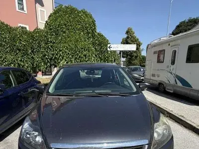 Usata Ford Focus Titanium 90 CV (66 kW) 2009 Blu Berlina