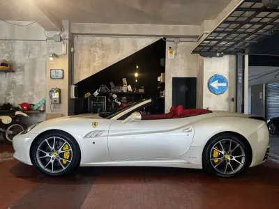 Usata Ferrari California 460 CV (338 kW) 2009 Bianco Cabrio