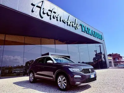 Käytetty VW T-Roc 116 HP (85 kW) 2021 Harmaa Katumaasturi