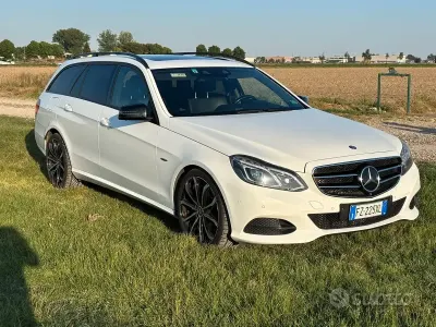 Usado Mercedes E300 231 CV (169 kW) 2015 Blanco Familiar