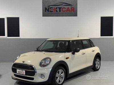 Usata Mini ONE 75 CV (55 kW) 2017 Beige Utilitaria