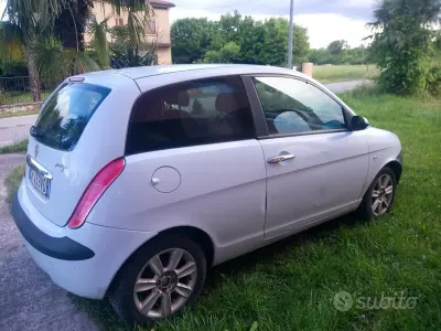 Käytetty Lancia Ypsilon 69 HP (50 kW) 2005 Viistoperä