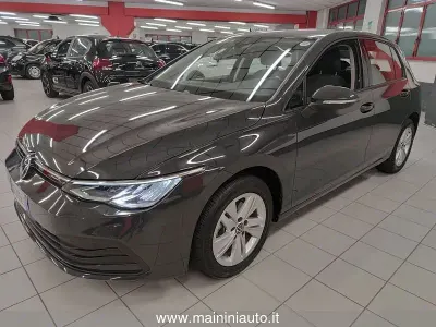 Usata VW Golf VIII Life 110 CV (80 kW) 2022 Grigio Berlina