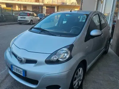 Gebraucht Toyota Aygo 68 PS (50 kW) 2009 Grau Kleinwagen