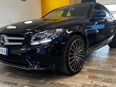 Usata Mercedes C220 194 CV (142 kW) 2019 Blu Berlina