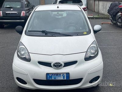 Usata Toyota Aygo Connect Style 68 CV (50 kW) 2011 Bianco Utilitaria