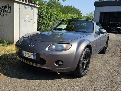 Usata Mazda MX5 126 CV (92 kW) 2006 Grigio Cabrio
