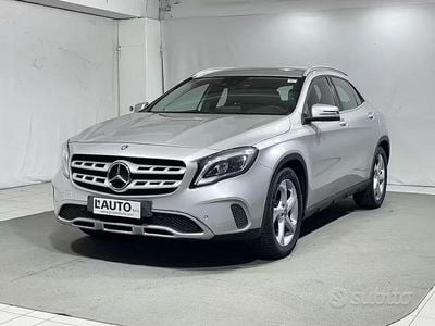 Usata Mercedes GLA180 122 CV (89 kW) 2017 Grigio SUV