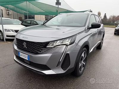 Gebraucht Peugeot 5008 Allure 131 PS (96 kW) 2023 Grau SUV