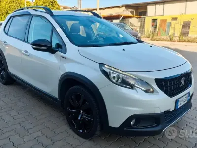 Usata Peugeot 2008 GT-line 120 CV (88 kW) 2017 Bianco SUV