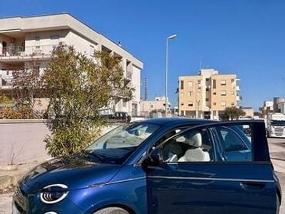 Usata Fiat 500e La Prima 42 kW (58 CV) 2021 Blu Berlina
