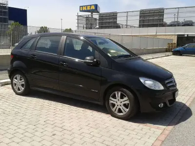 Usata Mercedes B180 Executive 109 CV (80 kW) 2011 Nero Utilitaria